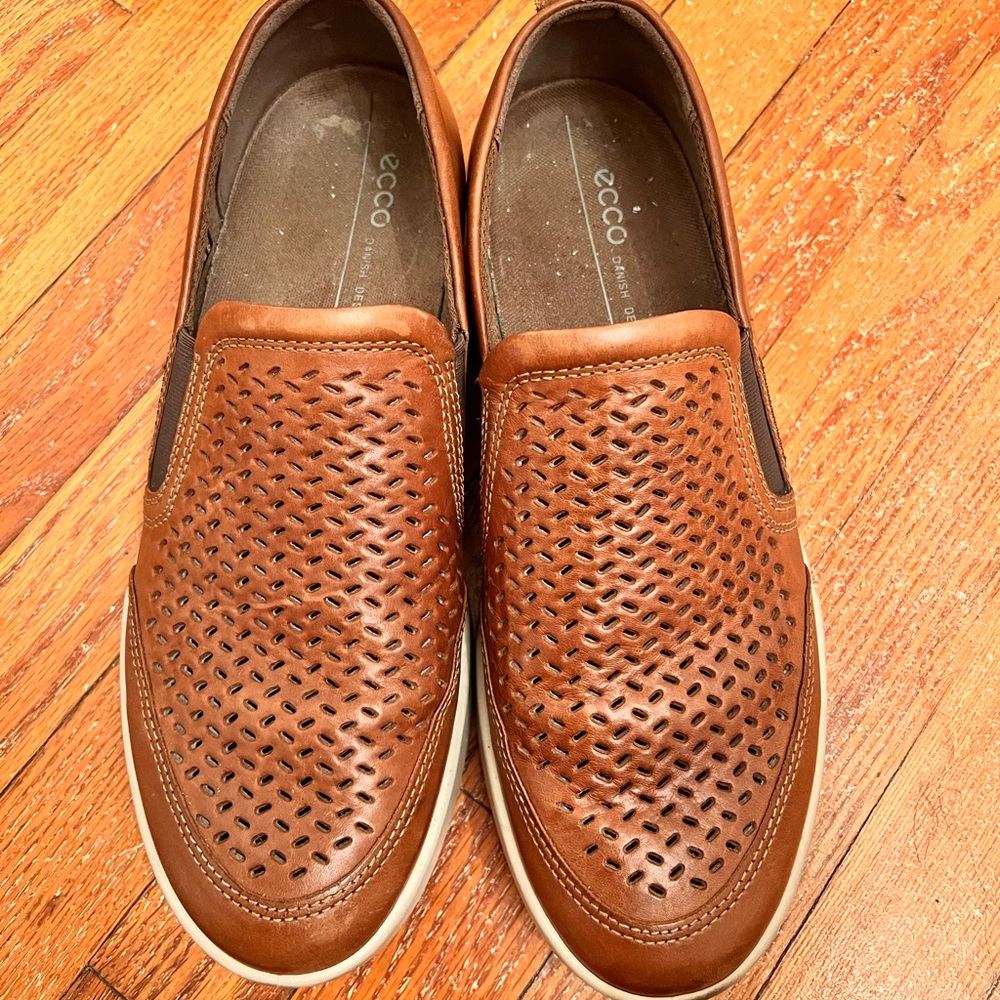 ECCO Men's Tan Perforated Loafers